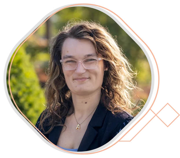 Alexandra Hallee headshot